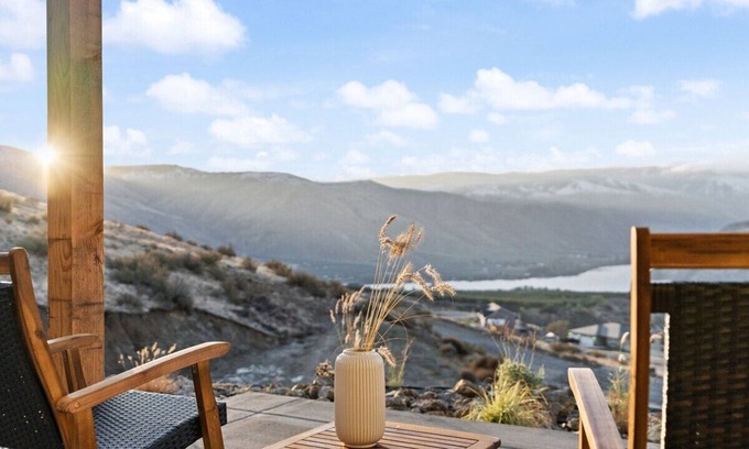 Entiat Cabin | Experience The Outlook Cabin