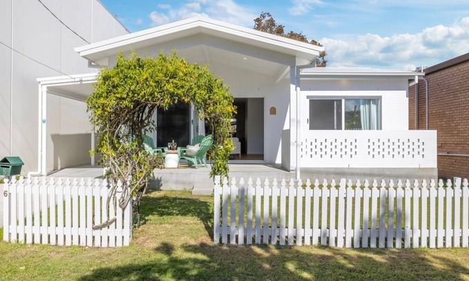 Woolgoolga House | Experience the perfect blend of beachside charm and stylish holiday living