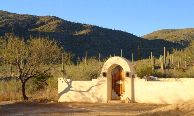 Tanque Verde House | Experience true desert living in this classic Tucson ranch in the Tanque Verde Valley