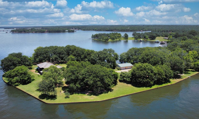 Malakoff House | Experience Ultimate Lakeside Relaxation: Rent The Whole Nest - Four Modern Cottages at Cedar Creek Lake