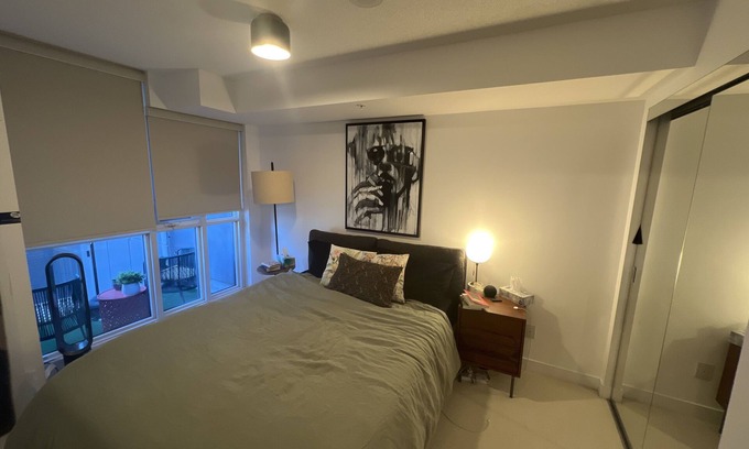 Toronto Entertainment District Condo | Experience Vibrant Urban Living: Stylish 1 Bed + Den Condo in Downtown Toronto!