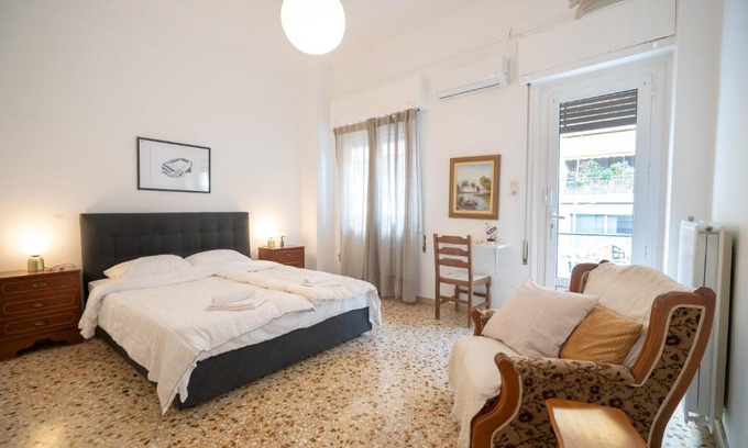 Vyronas Apartment | Explore Athens from a Local Rooftop Apartment