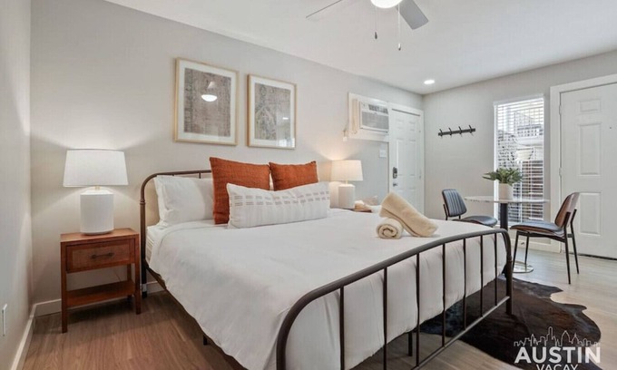 Hyde Park Apartment | Explore Austin Life | Studio Near Guadalupe St
