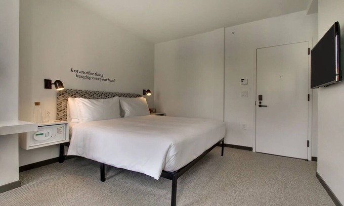 Foggy Bottom Hotel | Explore D.C. from a Chic Micro-Hotel, Short Walk from Washington Monument