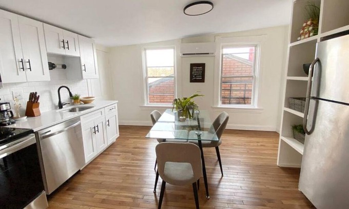 Mount Adams House | Explore Downtown and Mount Adams with River Views