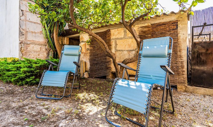Lloseta House | Explore the island on vacation in this beautiful vacation home.