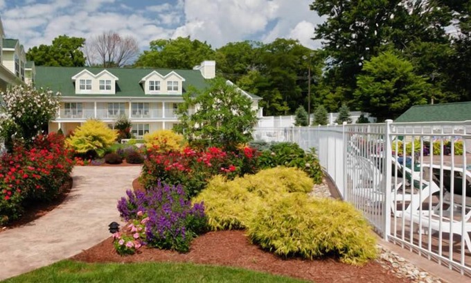 Kelleys Island House | Explore the Stunning View of the Kelleys Island, Glacier Suite 112