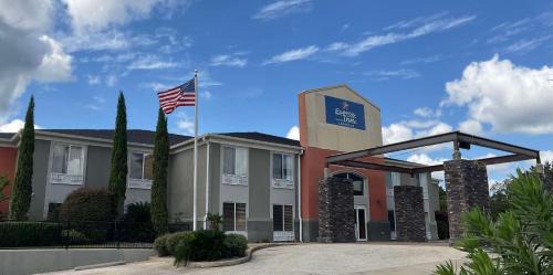 New Llano Hotel | Express Inn Leesville Ft Johnson, SureStay Collection by Best Western
