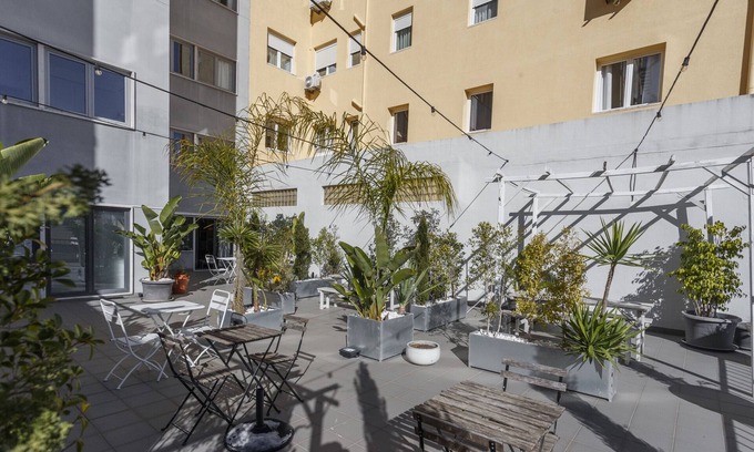 Santo Antonio Apartment | Expresso Martinis in Lisbon by Misha's Place (4c(