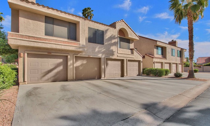 Scottsdale Ranch House | Exquisite 2 Bed/2.5 Bath Venetian in Scottsdale Ranch Condo