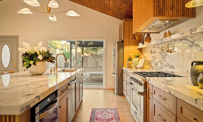 Garden Grove House | Exquisite and Outstanding Home Close to DisneyLand