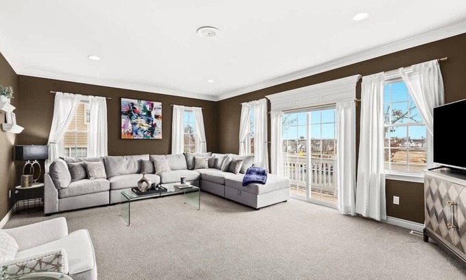 Howell House | Exquisite Condo in Howell