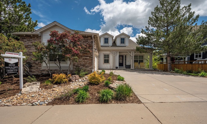 The Meadows House | Exquisite Home Away from Home with Large Back Patio and Room for Everyone