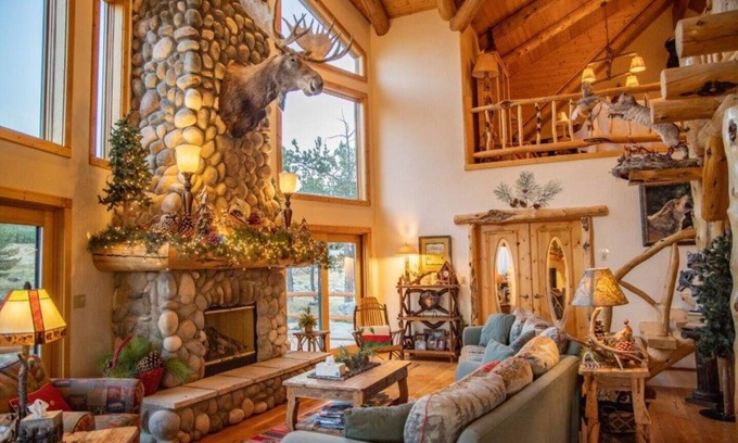 Red Lodge House | Exquisite Mountain Cabin with Breathtaking Views In All Directions