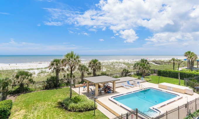 Jacksonville Beach Condo | Exquisite Oceanfront Condo with Designer Finishes