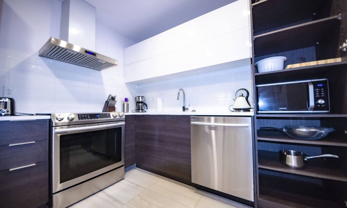 Cote-Des-Neiges—Notre-Dame-De-Grace House | Exquisite !*private terrace*gym* 1bedroom, parking
