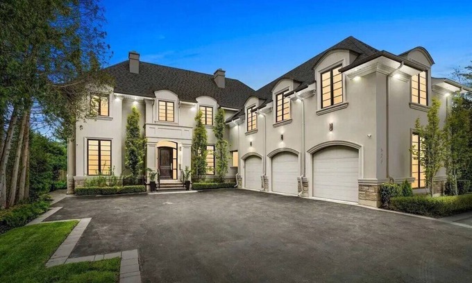 Pickering Villa | Exquisite private Villa just outside of the city.