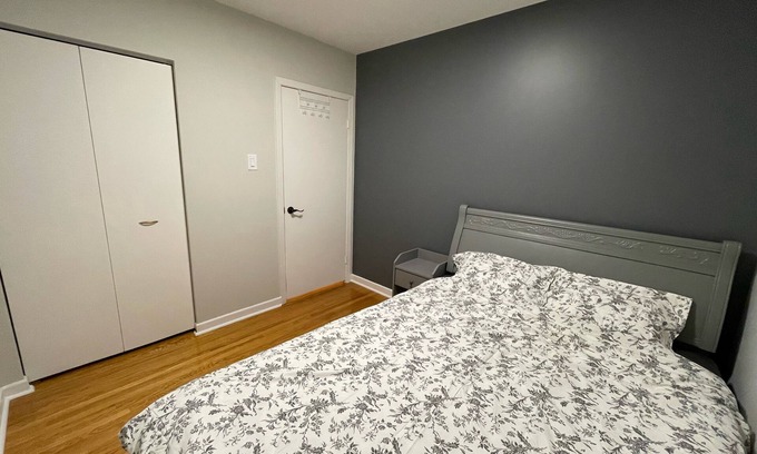 The Peanut House | Exquisite residence features! minutes to transit, huge backyards