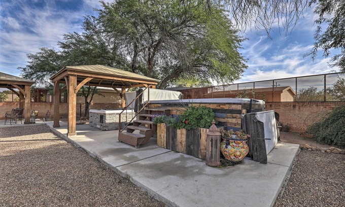 Tucson Cottage | Exquisite Tucson Casita by Panto River Park Trail!