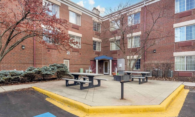 Westmont Hotel | Extended Stay America Select Suites Chicago Westmont Oak Brook