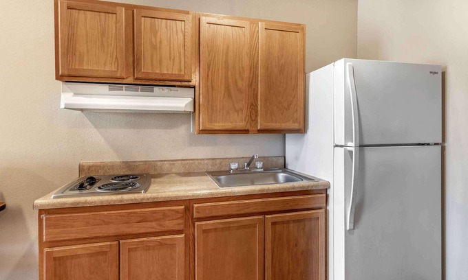 Greenwich Hotel | Extended Stay America Select Suites - Wichita - North