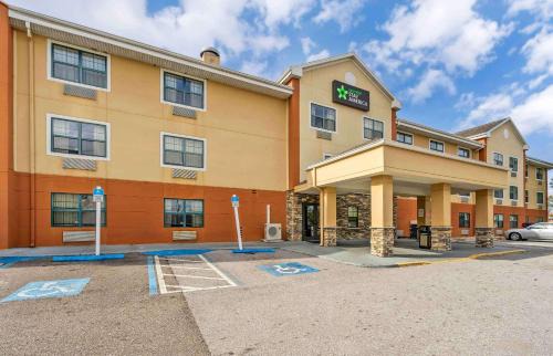 Temple Terrace Hotel | Extended Stay America Select Suites - Tampa - North - USF - Attractions