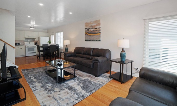 Elmhurst House | Extended Stay Elmhurst FHS Rental