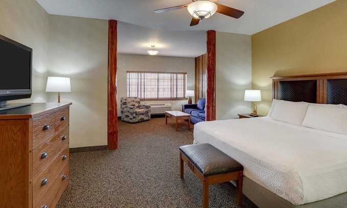 Sioux City Hotel | Extended Stay King Suite, Stoney Creek, Kitchen, Living Room, Balcony