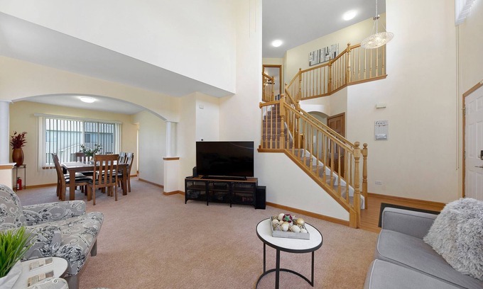Romeoville House | Extended Stay Romeoville FHS Rental