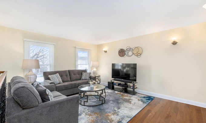Roselle House | Extended Stay Roselle FHS Rental