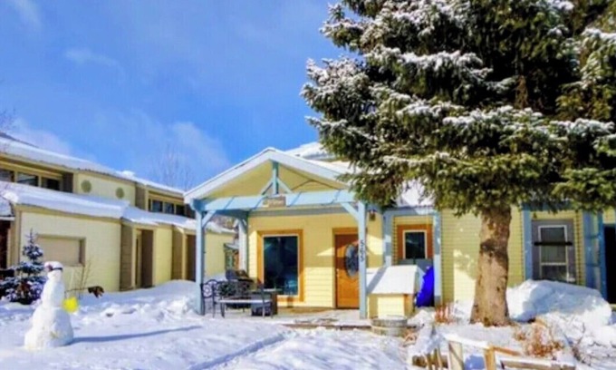 Silverton House | Extended Vacay! or Seasonal Stay.Quietest and Coziest Spot in town!