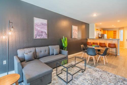 Tempe Apartment | Extensive 2BD - ASU - Sloan Pk - WD - Parking - Sleeps 8