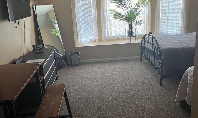 Riverview House | Extra spacious bedroom on second floor with private bathroom