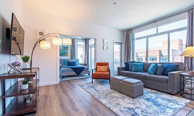 Belltown Condo | Extravagant 2 BR Penthouse in Heart of the City