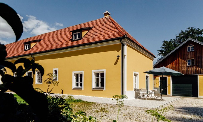 Ramspau Apartment | Extravagante Wohnung mit Großer Schlafgalerie im Schlosshof