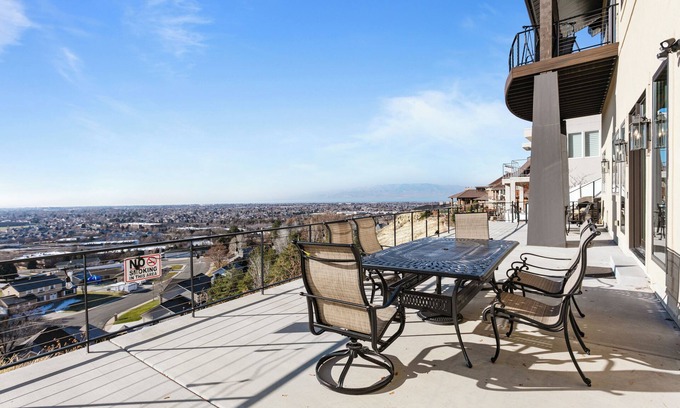 Northridge Apartment | Eyefull Tower Orem, Amazing Views, Sleeps 13, Private Deck and BBQ
