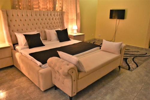 Munyonyo House | Ezeife Guesthouse