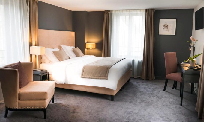 Montlivault Hotel | Ezia