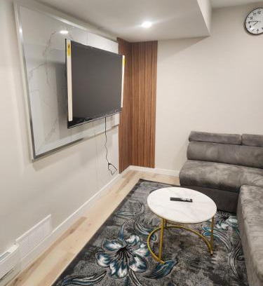 Winnipeg Apartment | F&B Exquisite Guest room