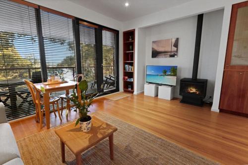 Paynesville House | F&E Lakes Escape - East