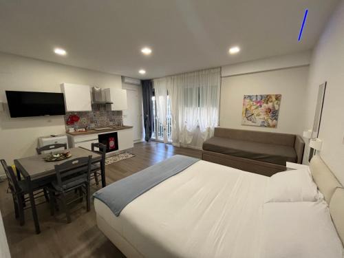 Rione Alto House | F Rooms Napoli Via Sementini