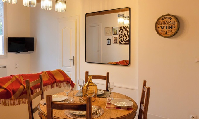 Troyes Apartment | F1 city center, quiet, charming, wifi