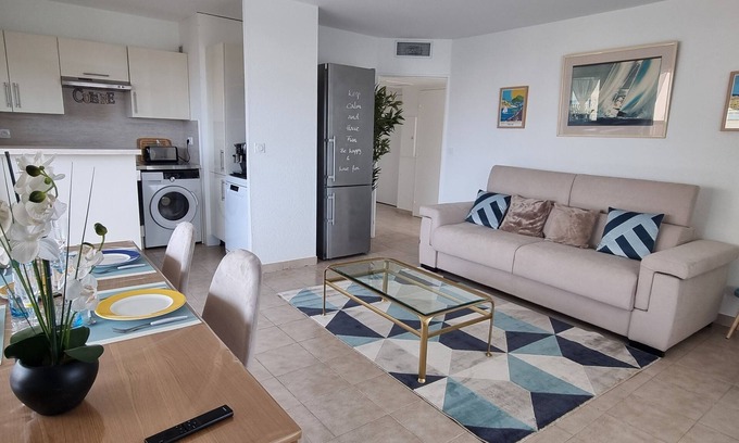 Saint-Laurent-du-Var Apartment | F2 NEW BRIGHT BEAUTIFUL NEAR SEA AND AMENITIES AIR CONDITIONING WIFI TERRACE GARAGE