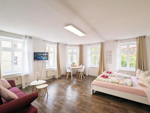 Sebnitz Apartment | F2 - Urlaubsmagie Sauna, Whirlpool, Pool & Garten