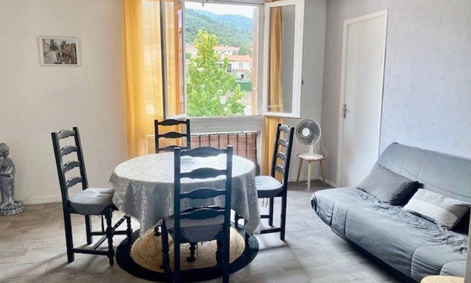 Amelie-les-Bains-Palalda Apartment | F3 Apartment with Wi-Fi, portable AC & parking in Amélie-les-Bains