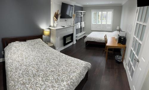 Mississauga House | F3 Spacious room with 2 queen beds and TV