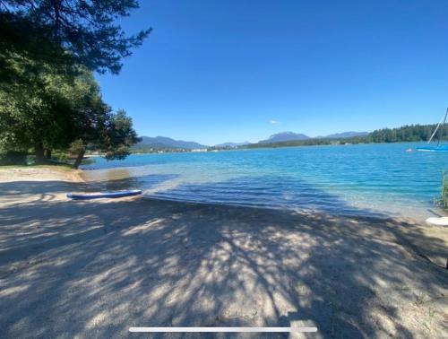 Faak am See House | Faaakersee Familyhouse - mit PrivatStrand- Seeblick