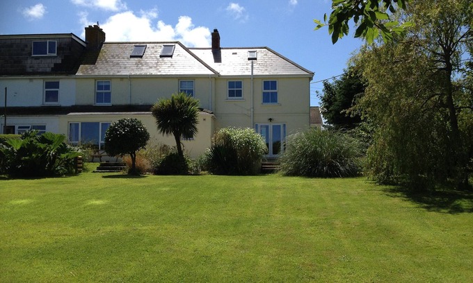 Crantock House | Fab house/real fires/huge garden/in Cornish village/walkable to beach.
