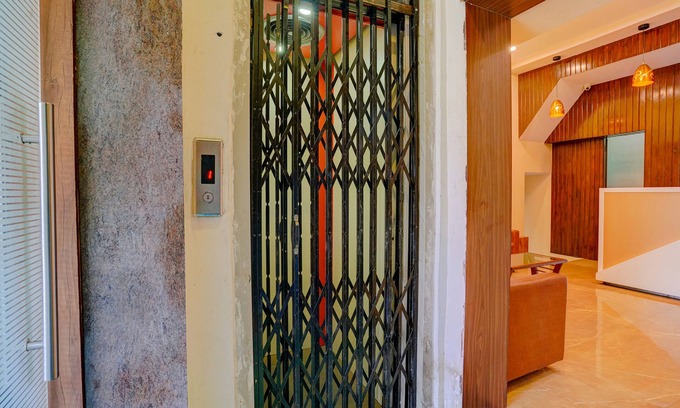Wellington Pier Hotel | Fabexpress Colaba Grand