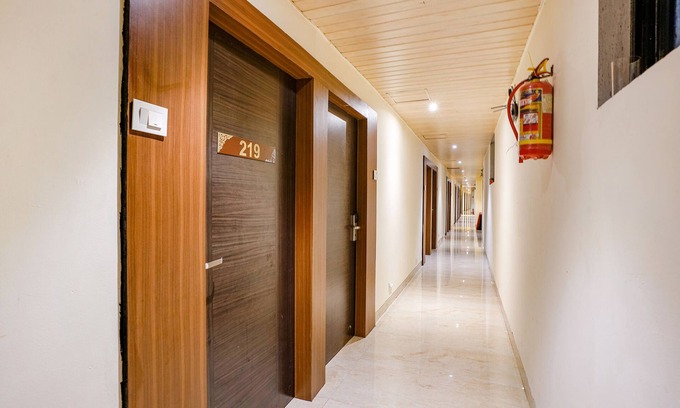 Dharavi Hotel | Fabexpress Embassy Suites